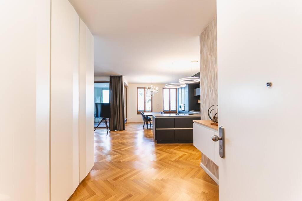 Tip! Erstklassiges 120 Qm Apartment Am Neumarkt Dresden Luaran gambar